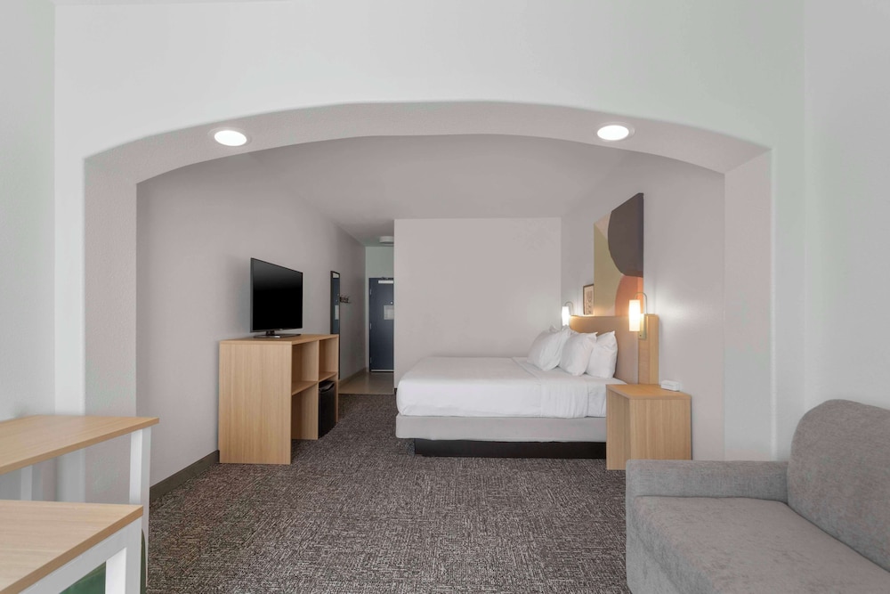 Room, 1 King Bed (with Sofa) - Photo 1