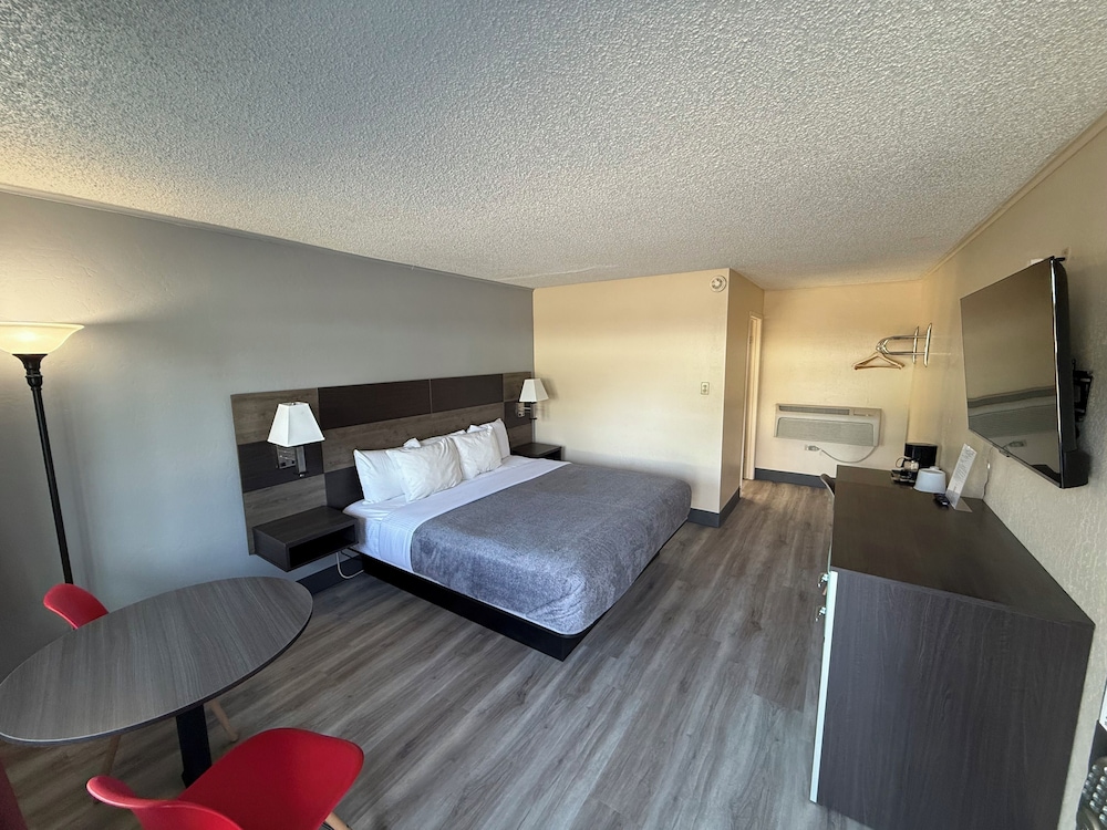 Premium Room, 1 King Bed photo 1