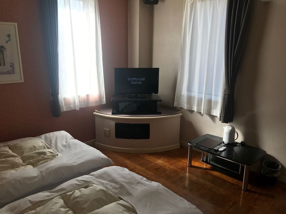 Twin Room - Photo 10