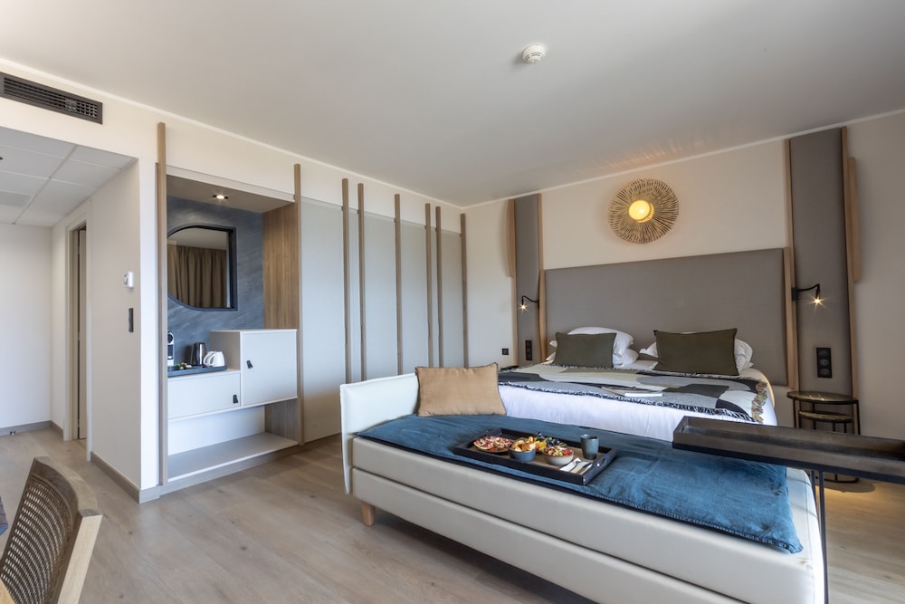 Suite, Hot Tub, Sea View photo 3