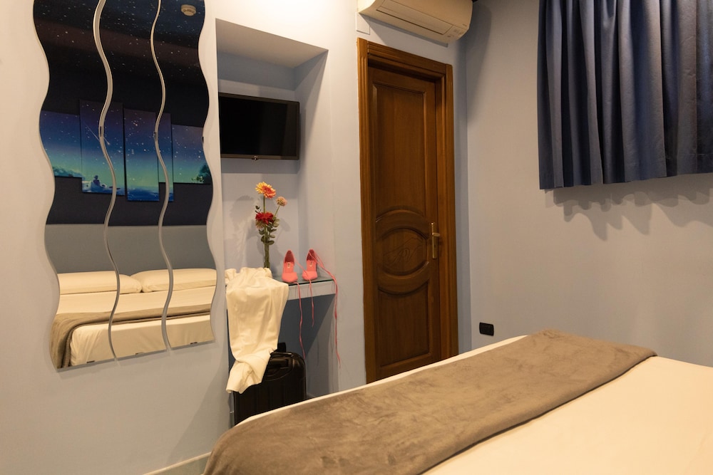 Economy Double Room - Photo 6
