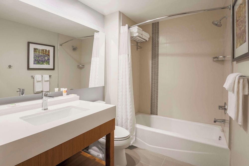 Room, Multiple Beds (High Floor) - Photo 7