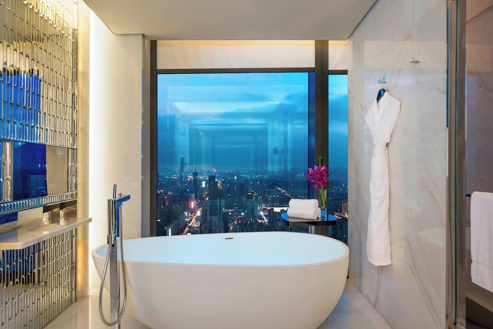 1 King Bed,City View,Caroline Astor Suite - Photo 7