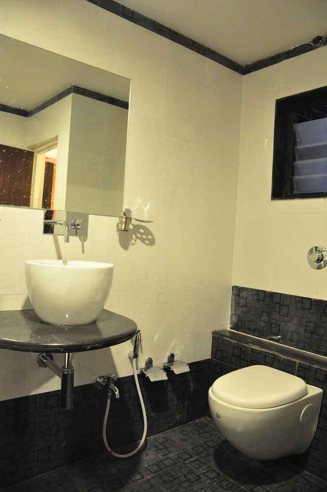 Deluxe Double Room, 1 Bedroom, Accessible, Smoking photo 3