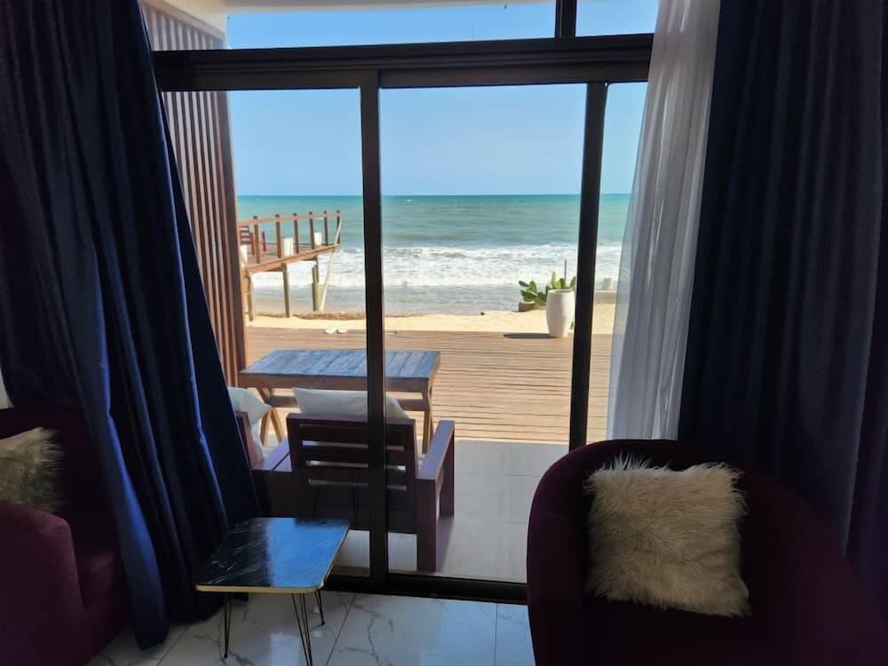 Deluxe Suite, 1 King Bed, Sea View, Beachfront