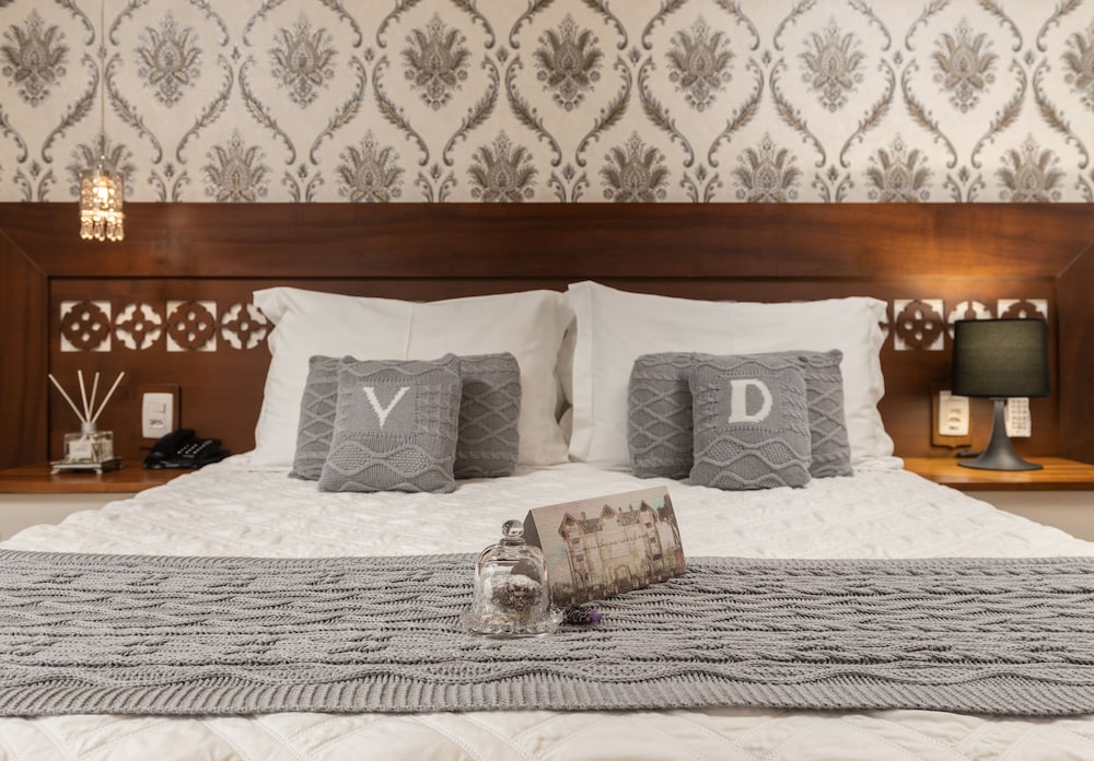 Available room thumbnail 6