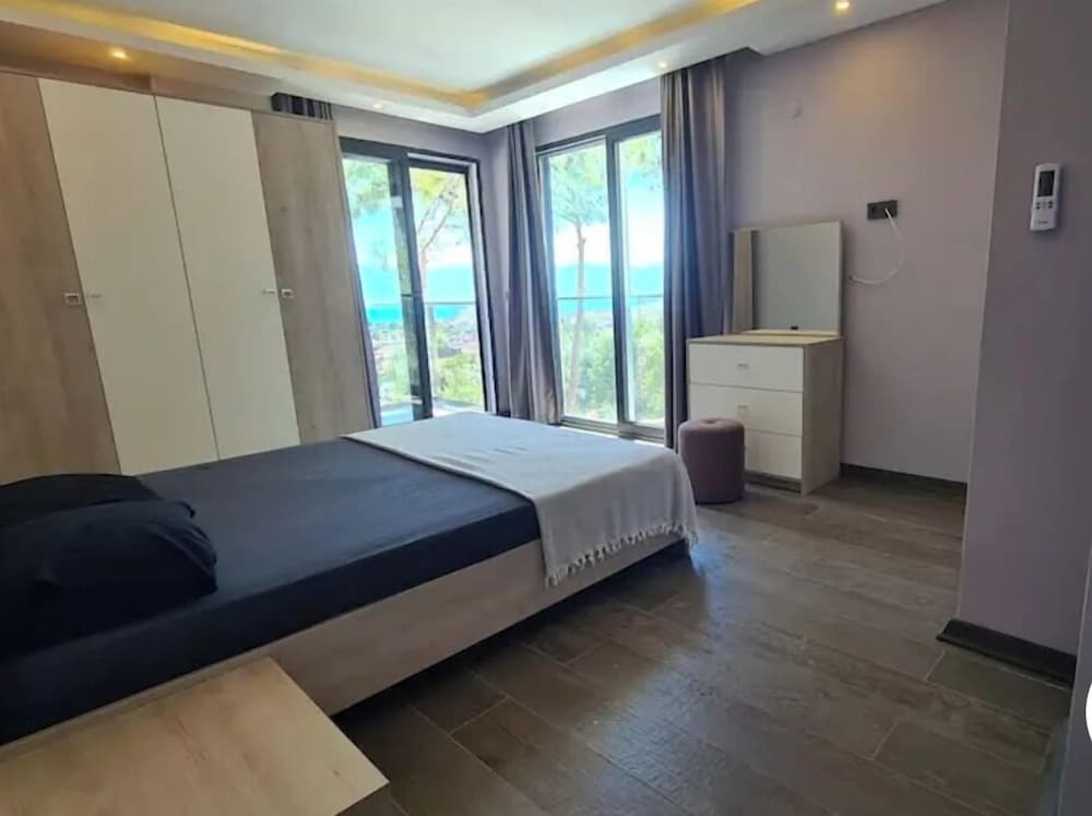 Luxury Villa photo 1