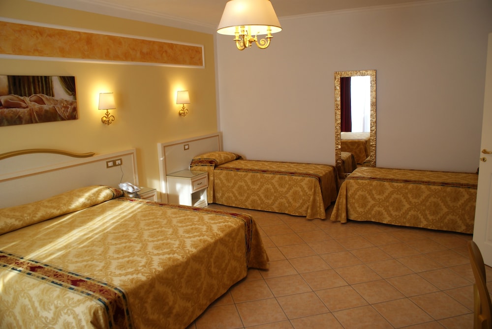 Elite Quadruple Room - Photo 1