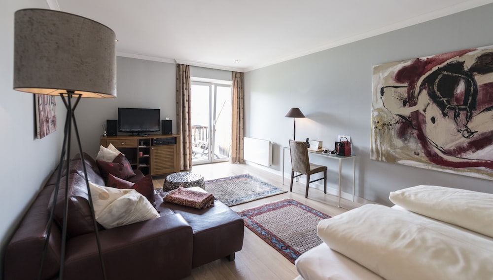 Deluxe Studio Suite, Lake View photo 1
