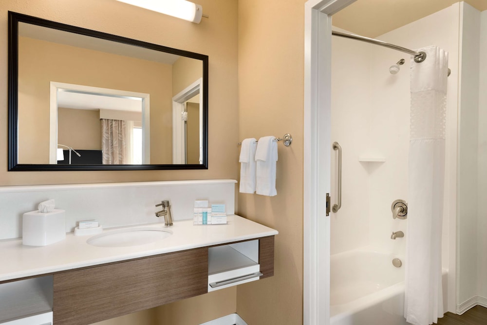 Studio, 1 King Bed, Non Smoking, Kitchenette