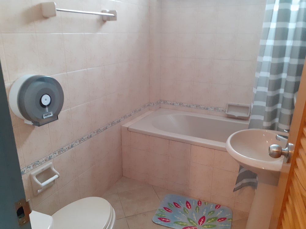 Double Bedroom with Private Bathroom photo 3