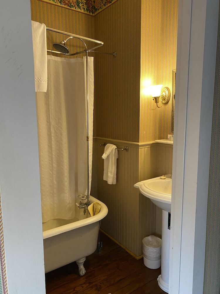 Deluxe Room, 1 Queen Bed (Rose) photo 3