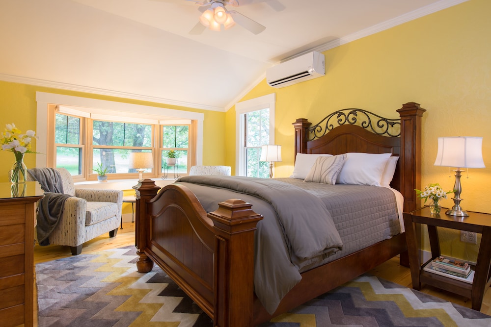 Room (Newfound Lake) photo 1