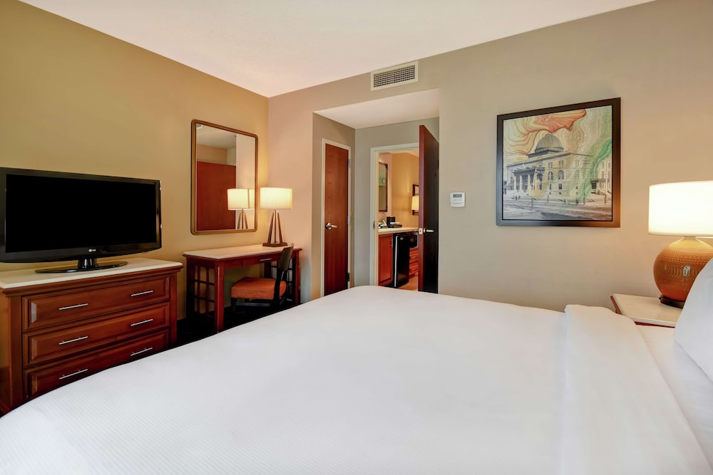 Suite, Accessible, Non Smoking - Photo 2