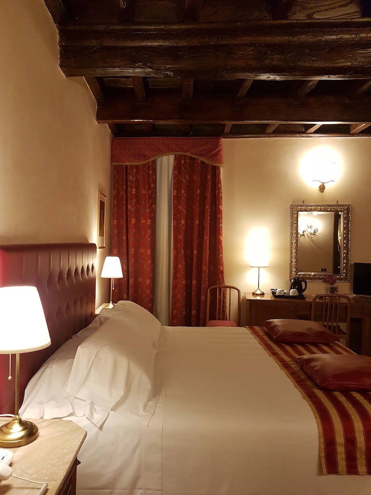 Deluxe Triple Room photo 2
