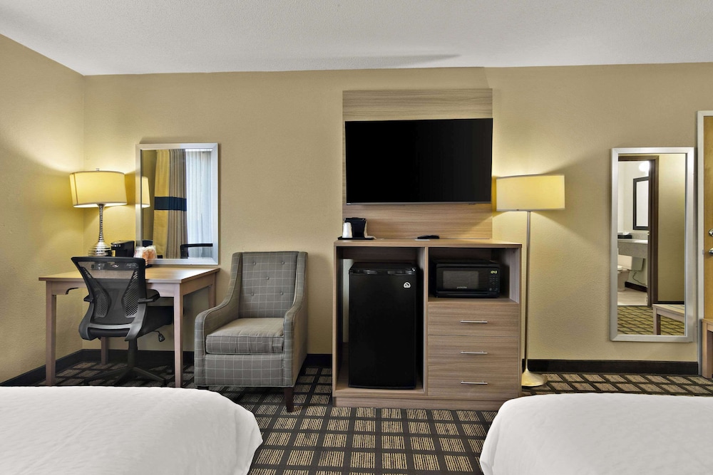 Standard Room, 2 Double Beds, Non Smoking - Photo 3