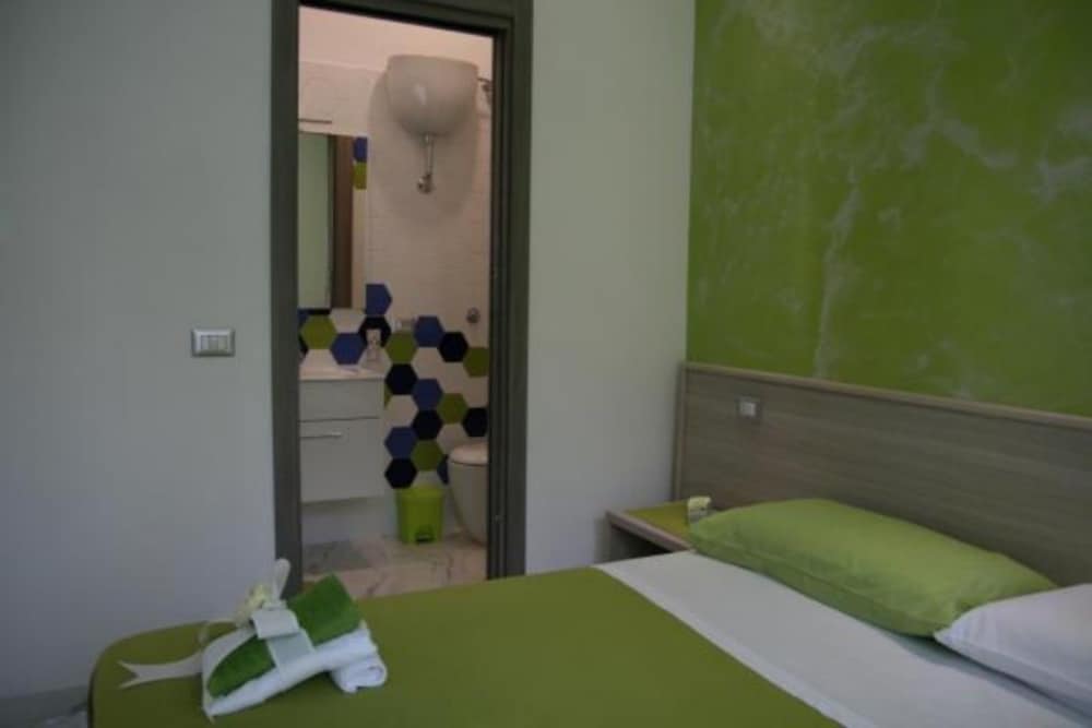 Double Room, 1 Queen Bed (Rosa Bianca) photo 2