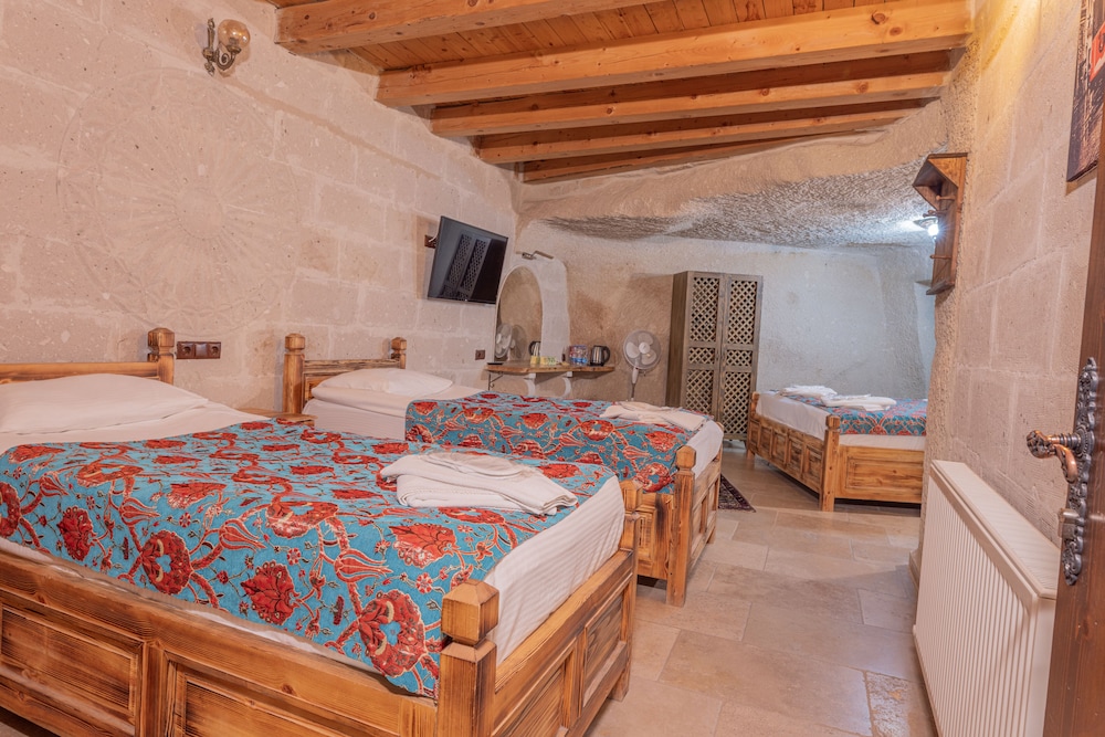 Junior Family Cave Suite - Photo 1