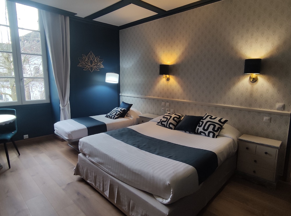 Comfort Quadruple Room, City View photo 3