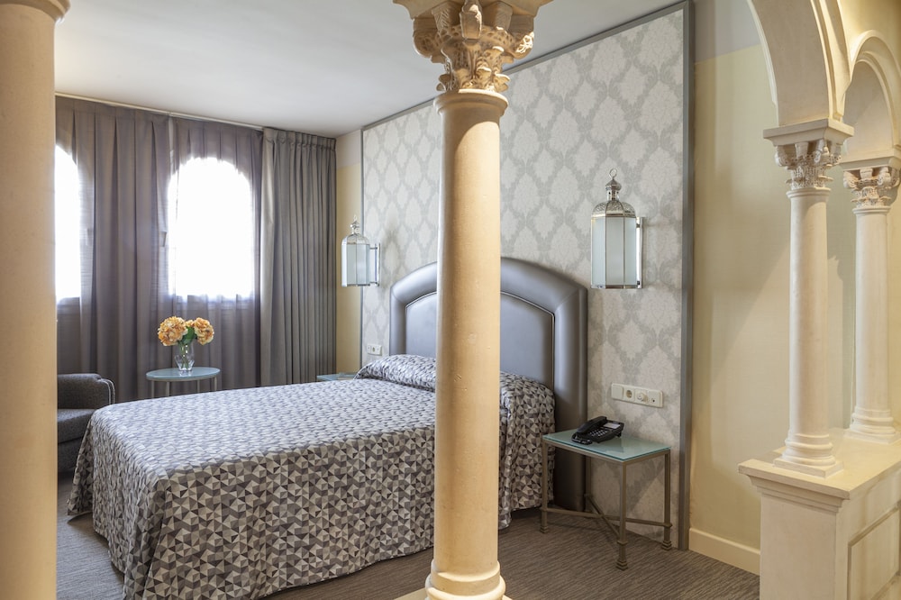 Junior Suite (2 adults) - Photo 1