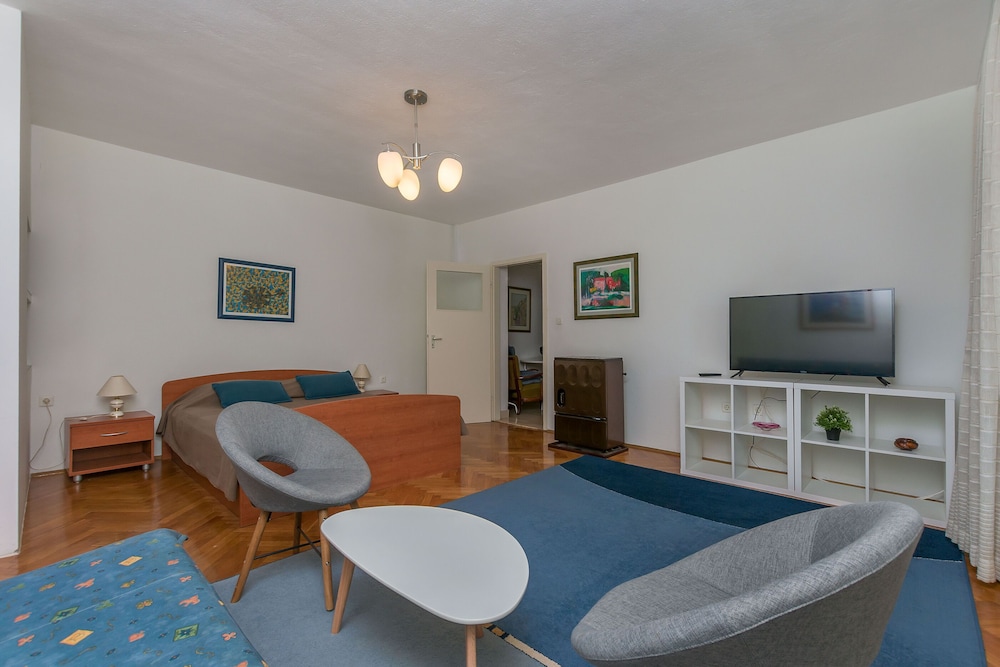 Apartment (A1)