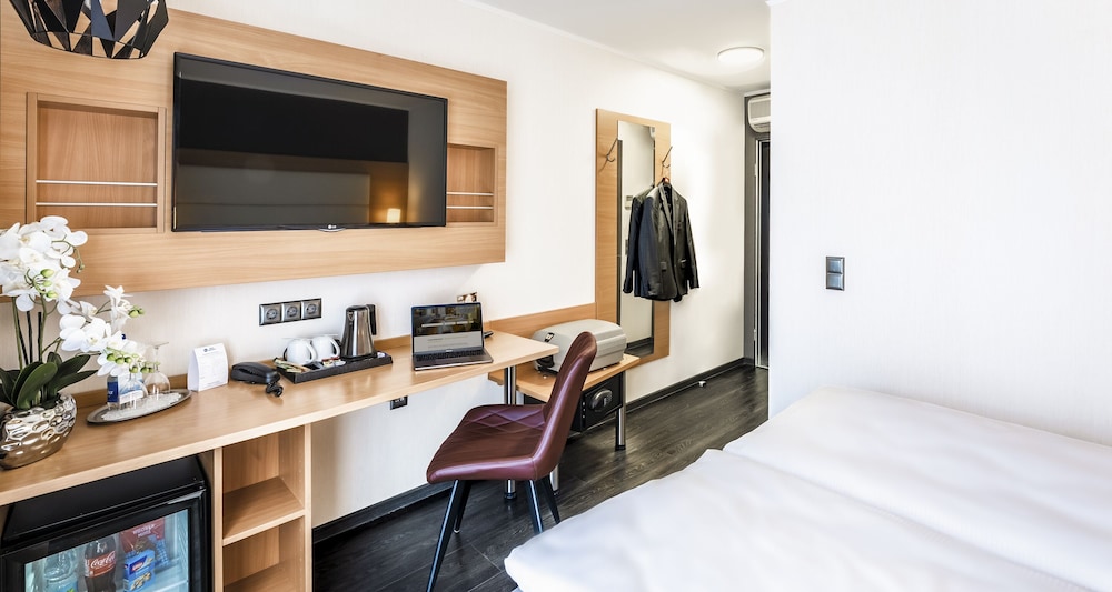 Standard Room, 1 Double Bed (Converts To 2 Twin Beds) photo 2