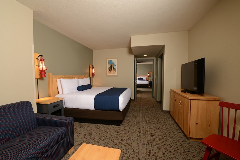 Majestic Wolf Suite with Balcony - Water Park Included