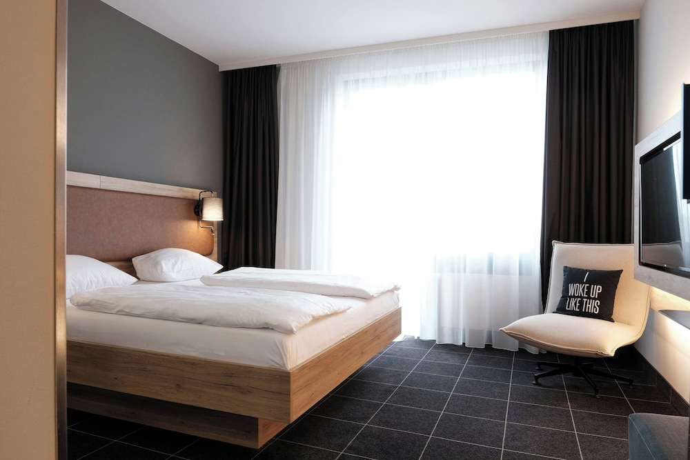 Standard Room, 1 Queen Bed - Photo 7