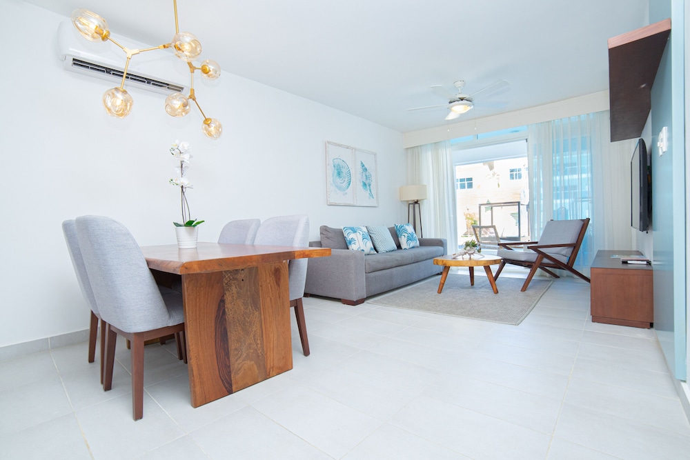 Apartment, 2 Bedrooms, Pool View photo 2