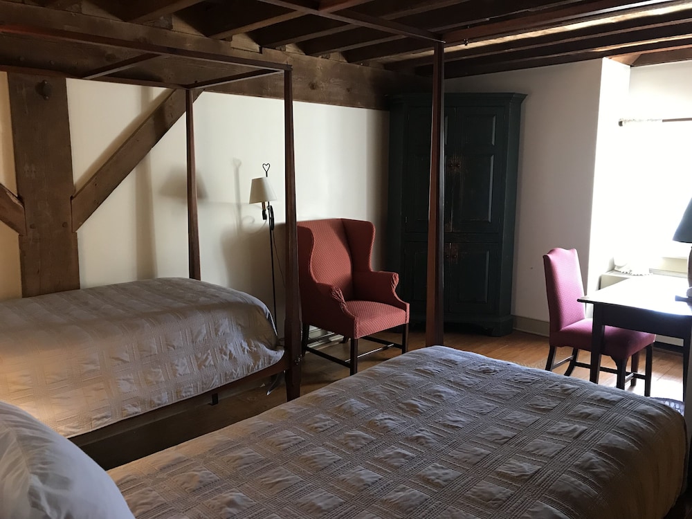 Basic Twin Room
