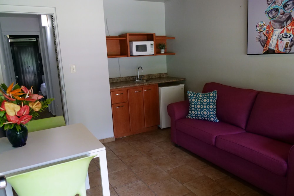 Deluxe Room, 1 Queen Bed with Sofa bed photo 2