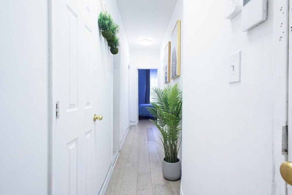 Apartment, 2 Bedrooms, Pets Allowed photo 2