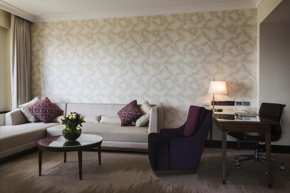 Jamison Club Executive Suite, Business Lounge Access (High Floor, Partial Water View)