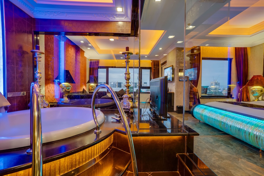 Prime Minister Suite - Photo 9
