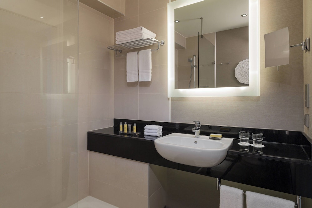 Deluxe Room, 2 Twin Beds (View) - Photo 10