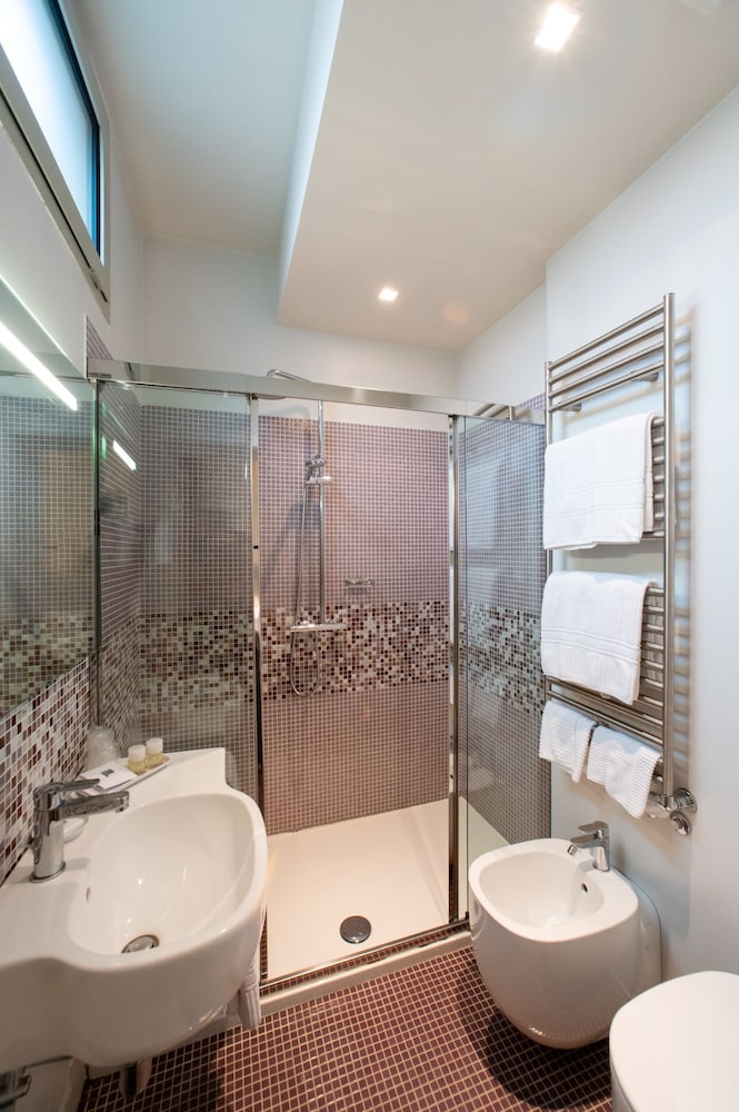 Classic Double Room - Photo 7
