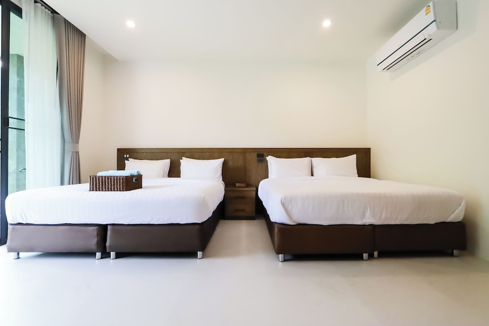 Deluxe Quadruple Room - Photo 1