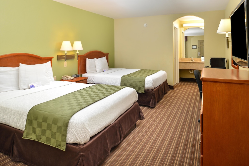 Room, 2 Queen Beds, Smoking - Photo 3