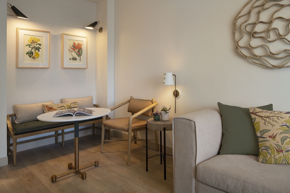 Standard Suite, 1 Bedroom - Photo 5