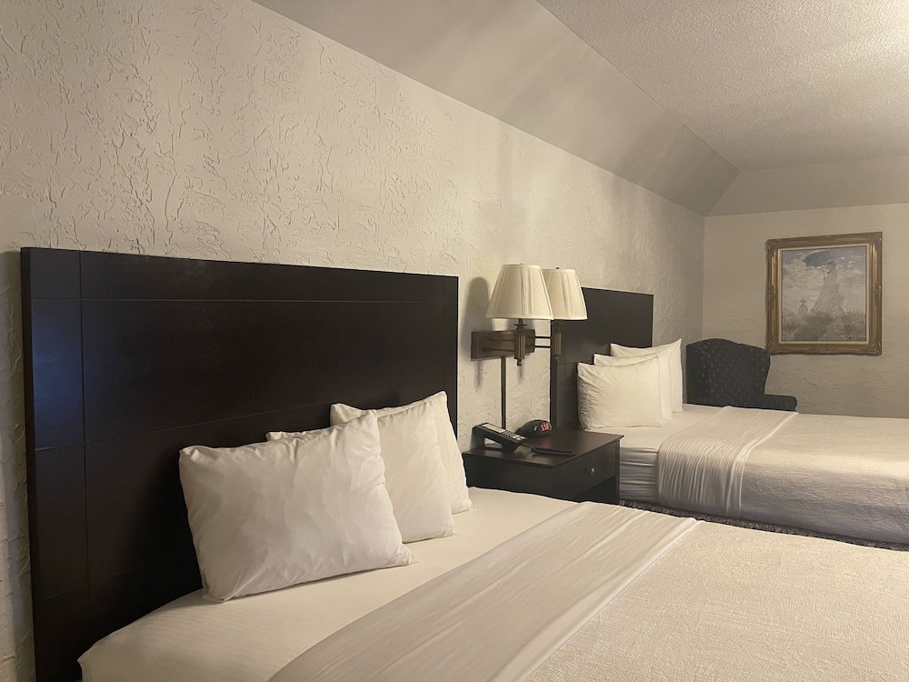 Standard Room, 2 Queen Beds - Photo 7