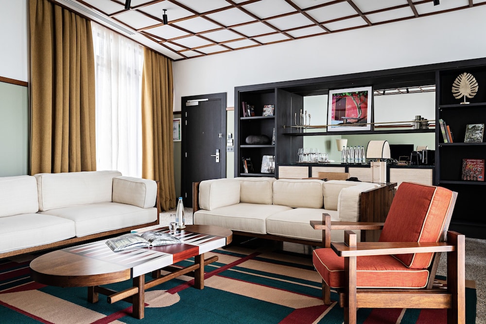 Signature Suite