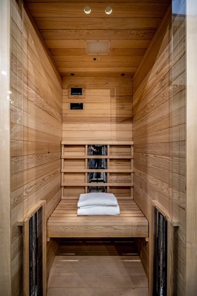 Executive Suite (Jacuzzi) - Photo 23