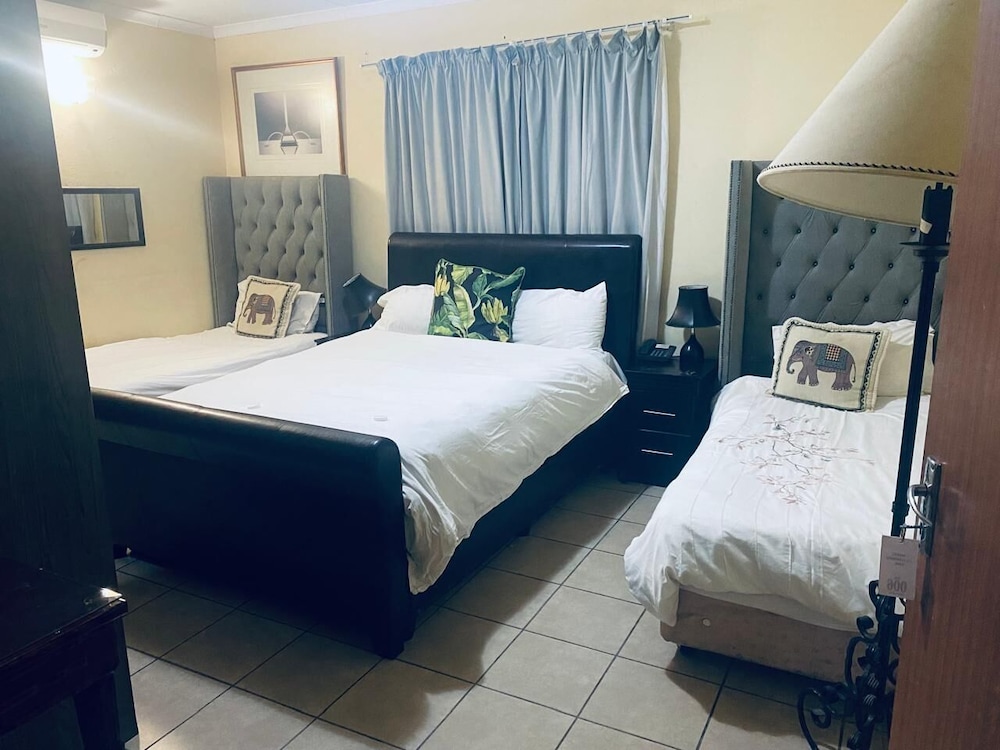 Family Twin Room photo 1