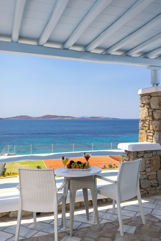 Signature Junior Suite with Sea View - Photo 10