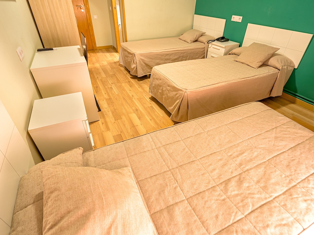 Standard Triple Room photo 2