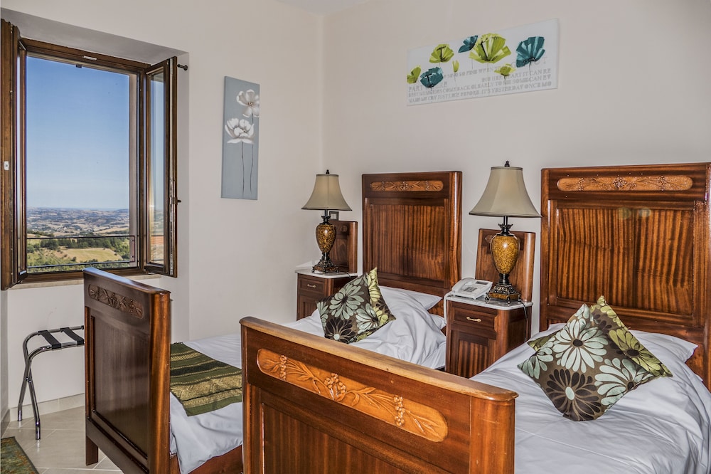 Standard Double Or Twin Room photo 3