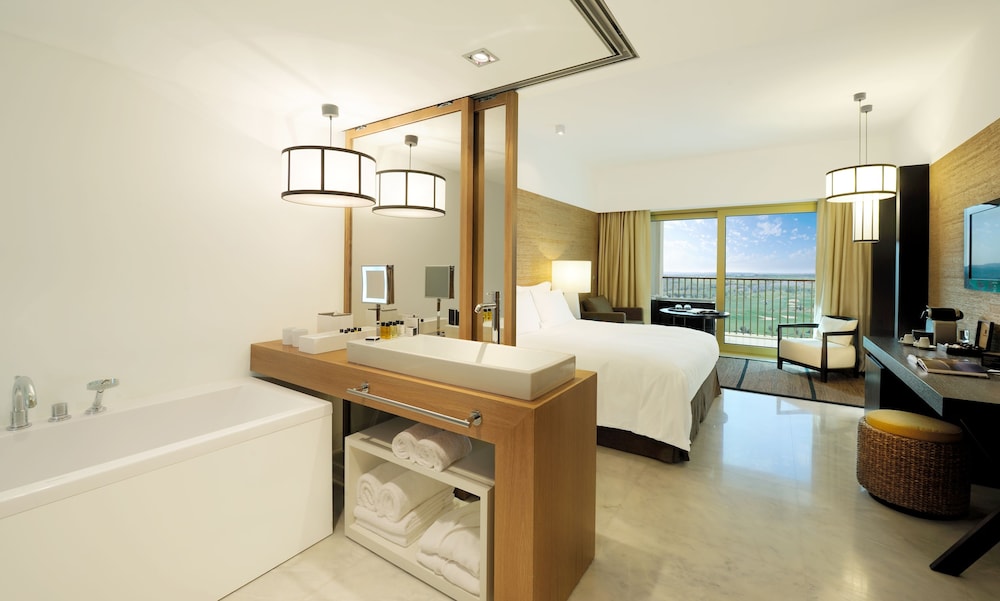 Deluxe Room - Photo 2