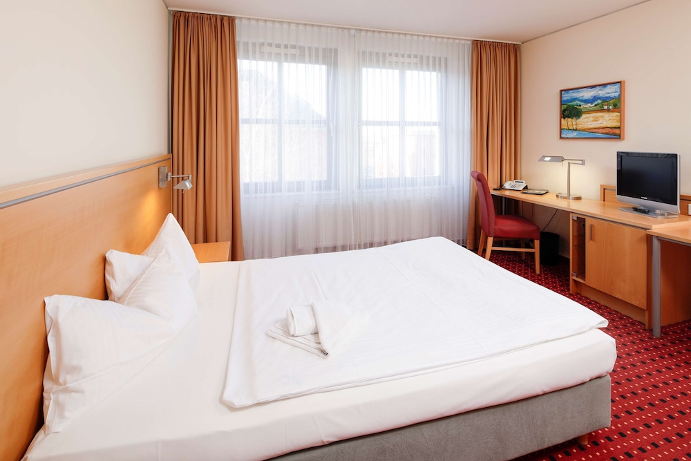 Business Double Room thumbnail 5