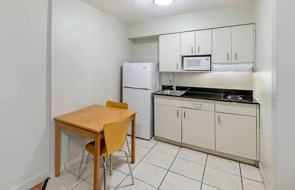 Studio, 2 Double Beds, Non Smoking - Photo 2