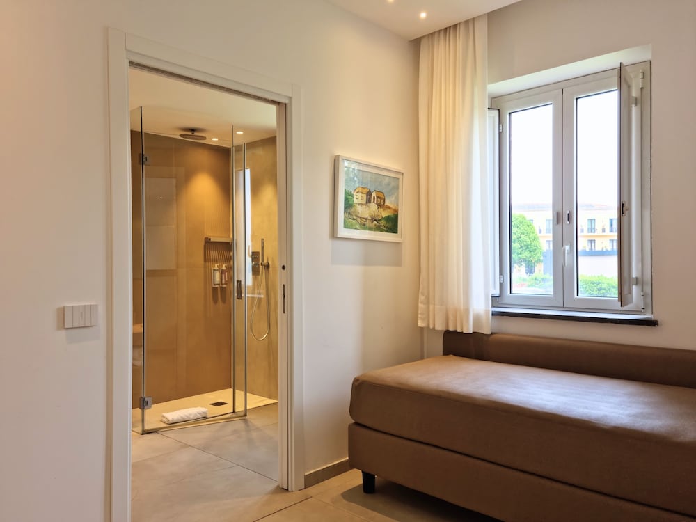 Club Room, 2 Twin Beds, Accessible (House)